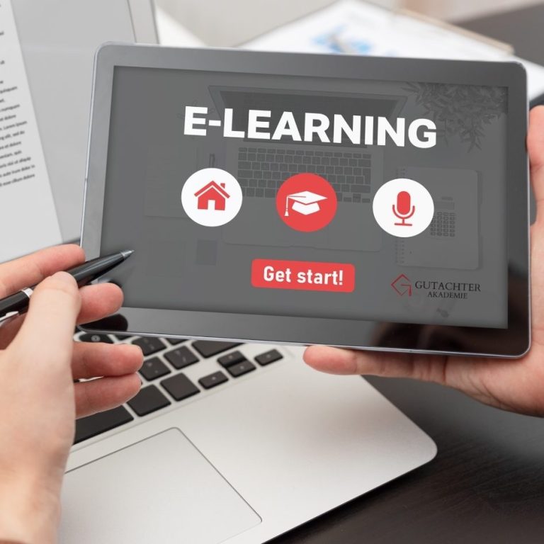 alt="Tablet mit E-Learning-Inhalten der Gutachter Akademie – Hand schreibt mit Stift, digitales Lernmaterial als e-Book verfügbar" Tablet mit E-Learning-Plattform und Schaltfläche "Loslegen".